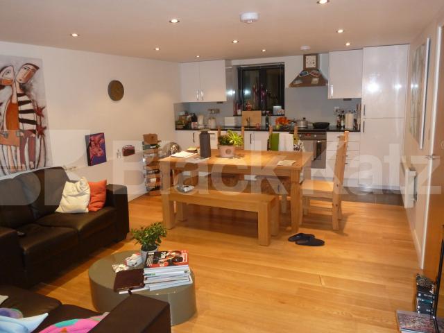 			An absolutely stunning apartment !!!, 2 Bedroom, 1 bath, 1 reception Flat			 Penton Street, ANGEL, ISLINGTON